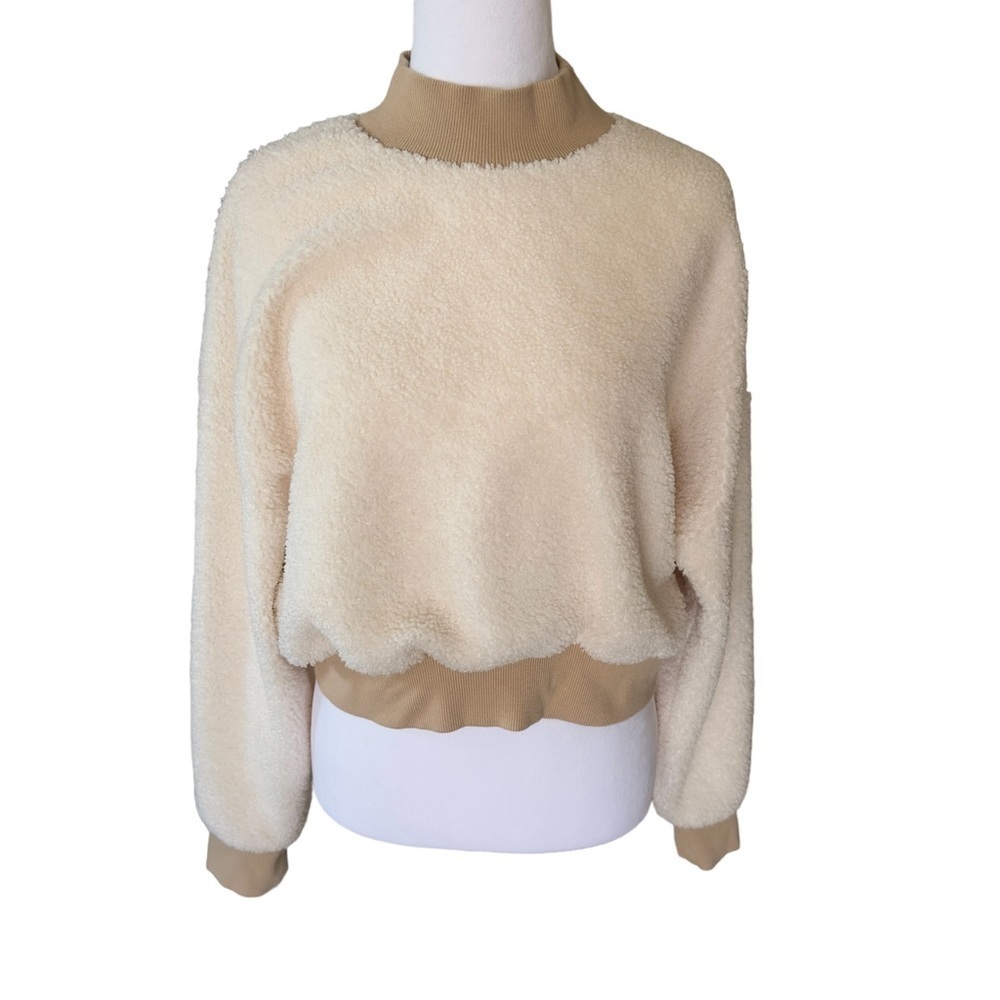 Fabletics Size M, crop top, Faux Sheep Skin Top perfect for the cold weather